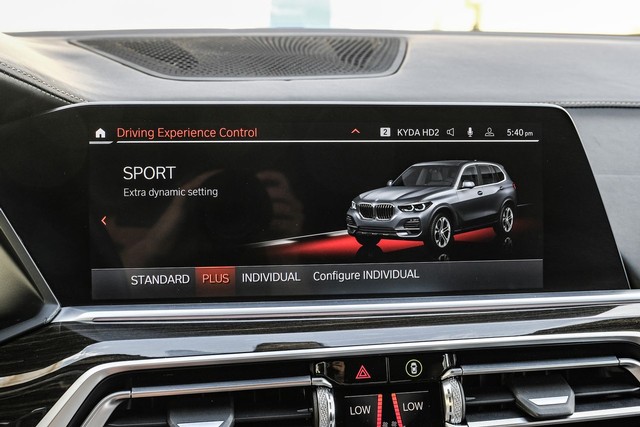 BMW X5 Vehicle Full-screen Gallery Image 34