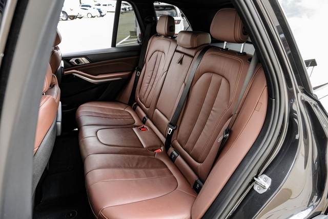 BMW X5 Vehicle Full-screen Gallery Image 47