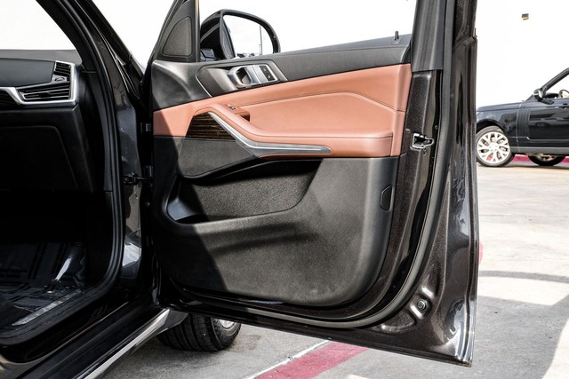 BMW X5 Vehicle Full-screen Gallery Image 52