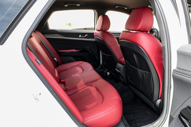 Kia K5 Vehicle Full-screen Gallery Image 31