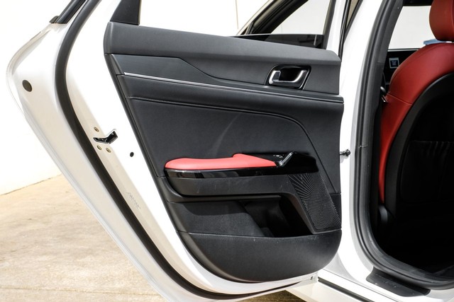 Kia K5 Vehicle Full-screen Gallery Image 39