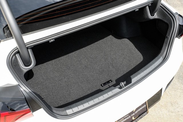 Kia K5 Vehicle Full-screen Gallery Image 44