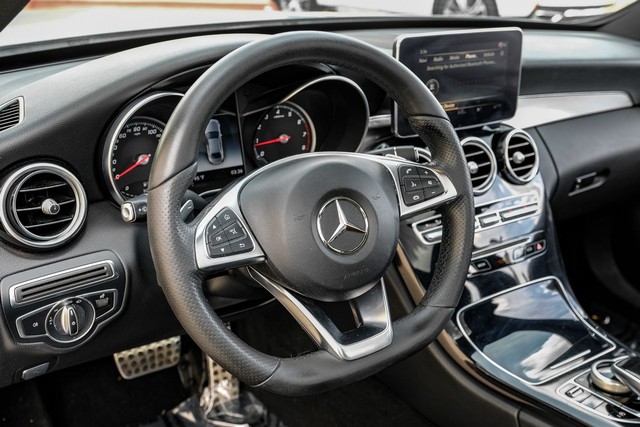Mercedes-Benz C 300 Vehicle Full-screen Gallery Image 15