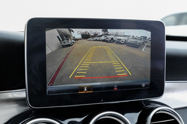 Mercedes-Benz C 300 Vehicle Full-screen Gallery Image 21