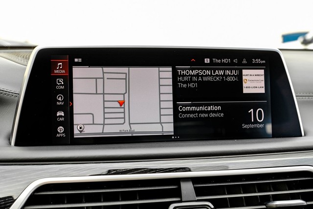 BMW 7 Series Vehicle Full-screen Gallery Image 26