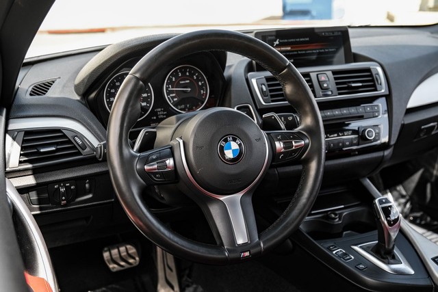 BMW M240i xDrive Vehicle Full-screen Gallery Image 14