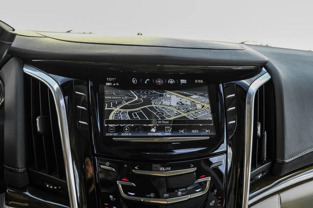 Cadillac Escalade Vehicle Full-screen Gallery Image 21