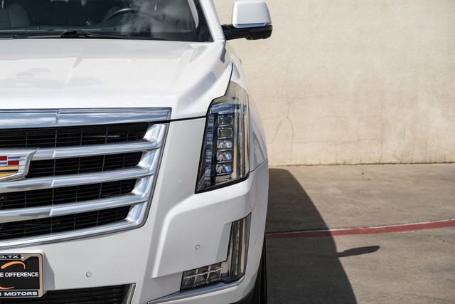 Cadillac Escalade Vehicle Full-screen Gallery Image 43