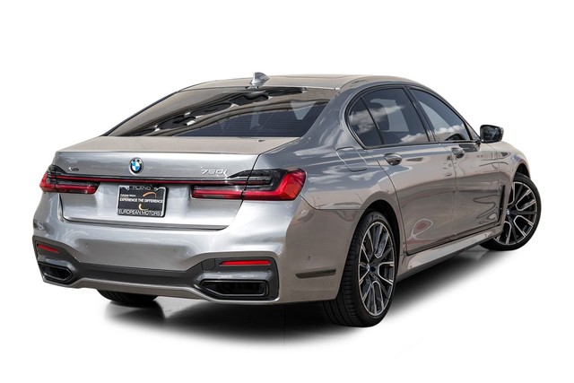 BMW 750i xDrive Vehicle Full-screen Gallery Image 08