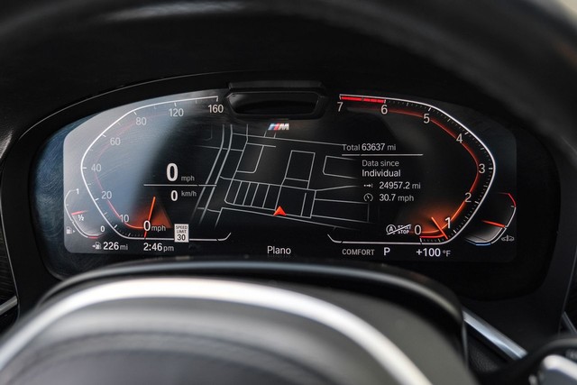 BMW 750i xDrive Vehicle Full-screen Gallery Image 18