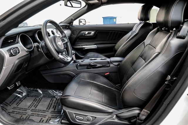 Ford Mustang Vehicle Full-screen Gallery Image 03