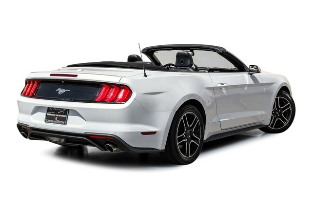Ford Mustang Vehicle Full-screen Gallery Image 08