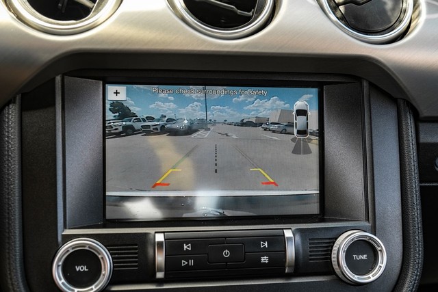 Ford Mustang Vehicle Full-screen Gallery Image 16