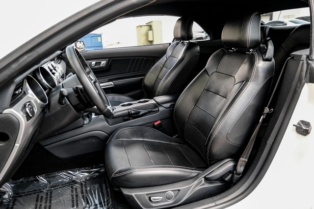 Ford Mustang Vehicle Full-screen Gallery Image 26