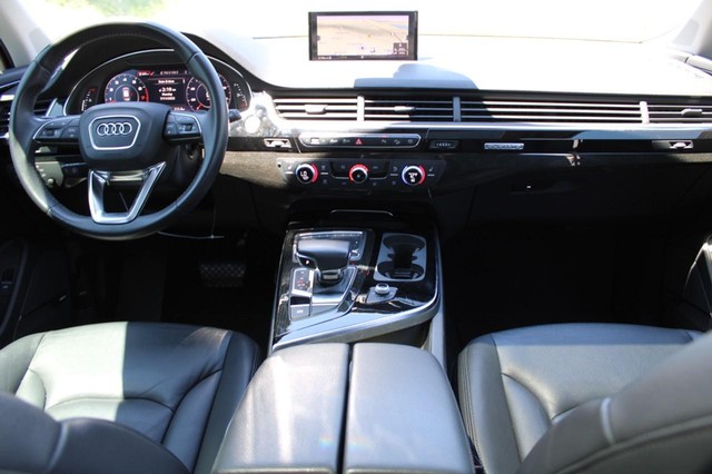 Audi Q7 Vehicle Image 11