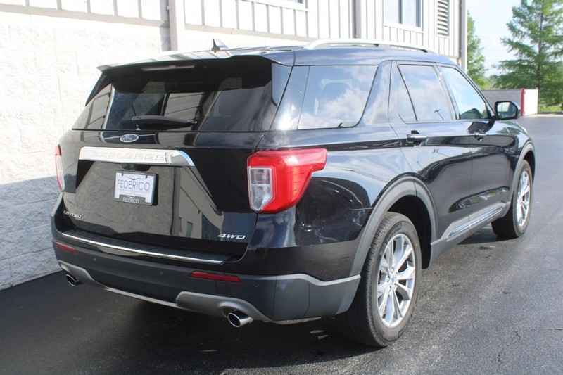 2022 Ford Explorer Limited photo