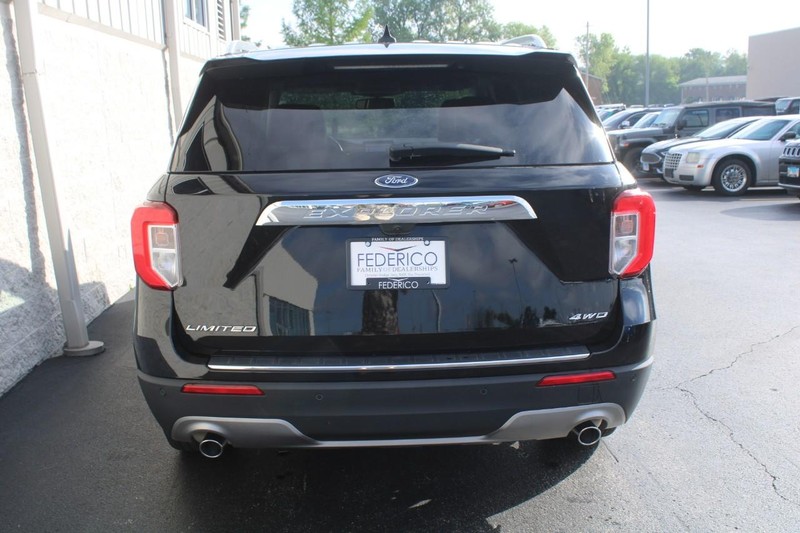 2022 Ford Explorer Limited photo