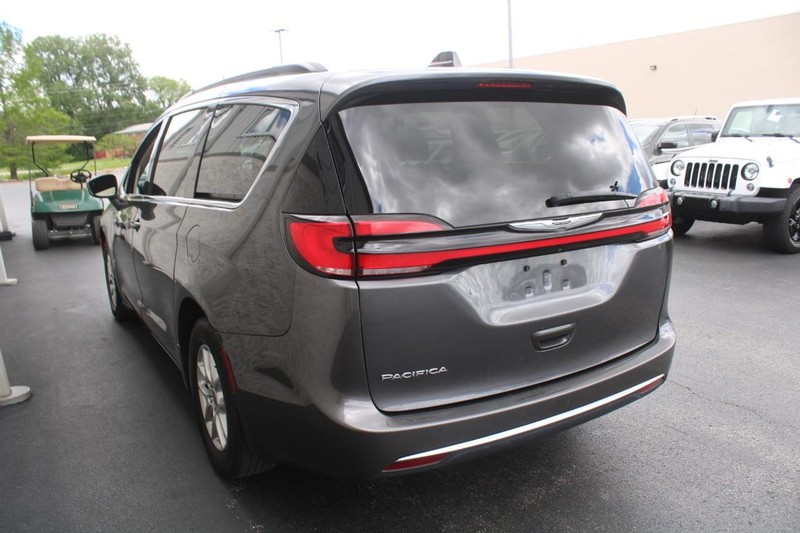 2022 Chrysler Pacifica Touring L photo