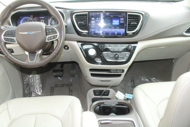 2021 Chrysler Pacifica Touring L photo