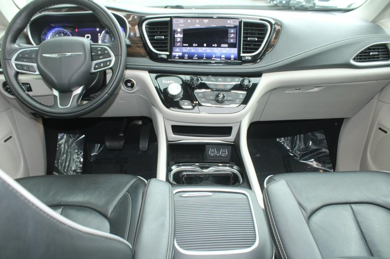 2022 Chrysler Pacifica Limited photo