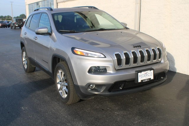 Used 2018 Jeep Cherokee Limited with VIN 1C4PJMDX8JD578559 for sale in Wood River, IL