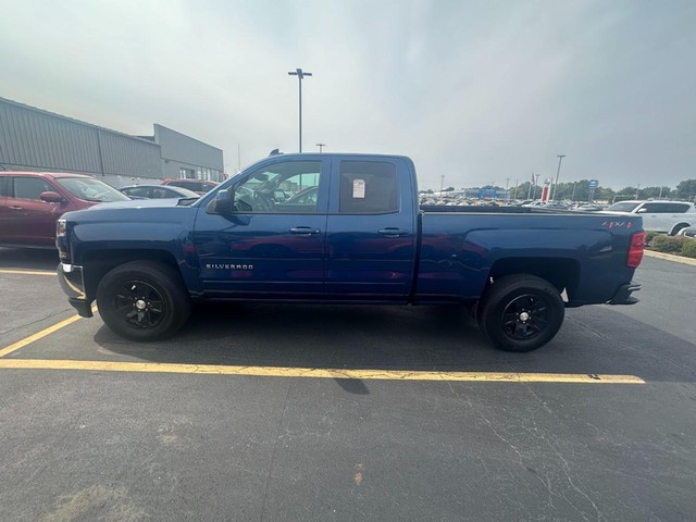 Used 2018 Chevrolet Silverado 1500 LT with VIN 1GCVKREC4JZ189269 for sale in Wood River, IL