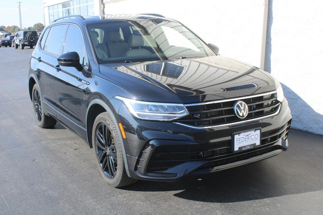 Used 2022 Volkswagen Tiguan SE R-LINE BLACK with VIN 3VVCB7AX6NM001350 for sale in Wood River, IL