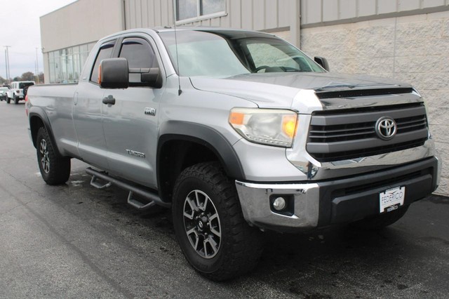 Used 2014 Toyota Tundra SR5 with VIN 5TFCW5F1XEX016195 for sale in Wood River, IL