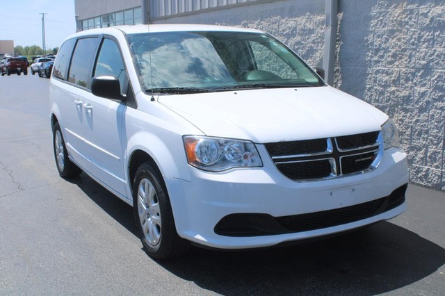 Used 2017 Dodge Grand Caravan SE with VIN 2C4RDGBG3HR678886 for sale in Wood River, IL