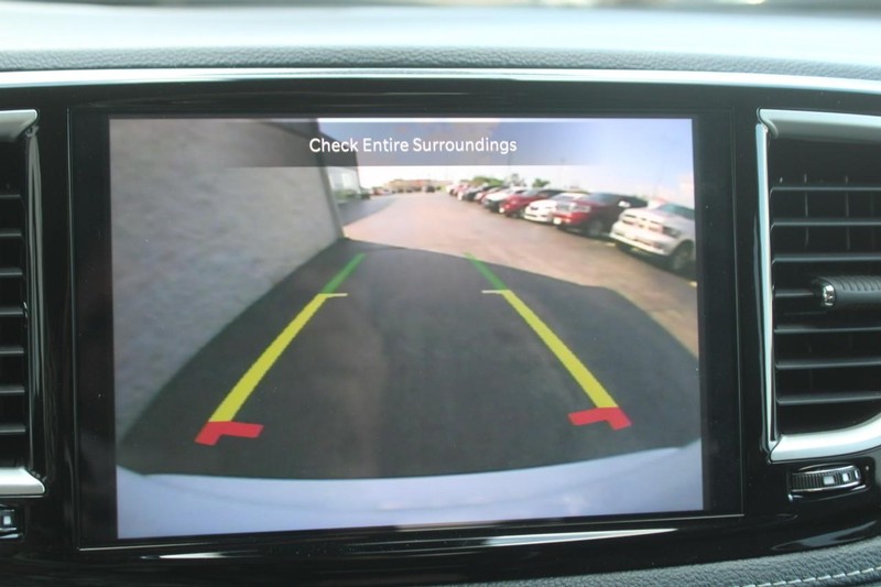 Chrysler Pacifica Vehicle Full-screen Gallery Image 21