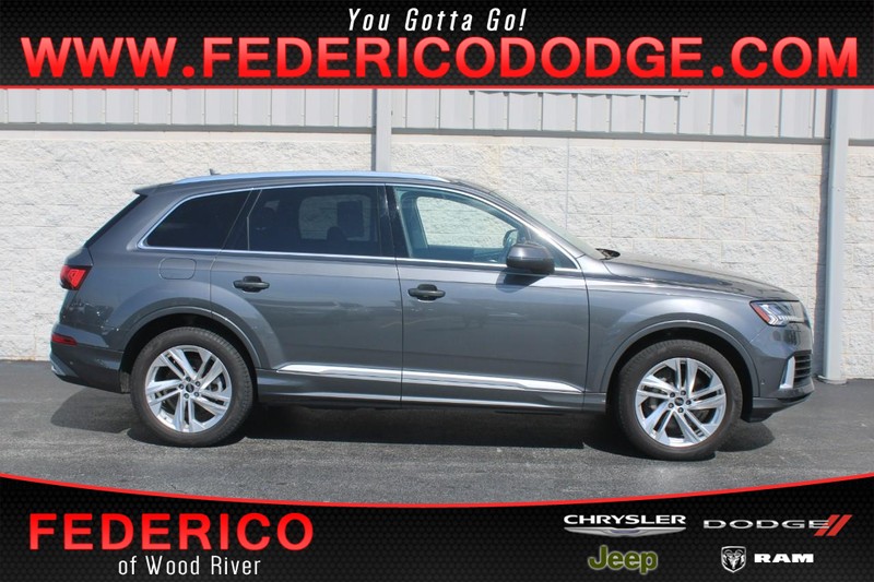 Audi Q7 Vehicle Full-screen Gallery Image 01