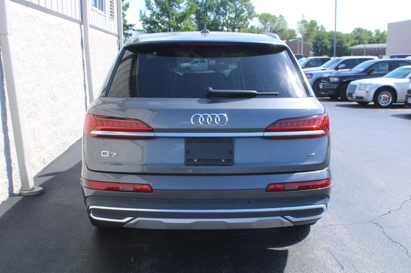Audi Q7 Vehicle Full-screen Gallery Image 04