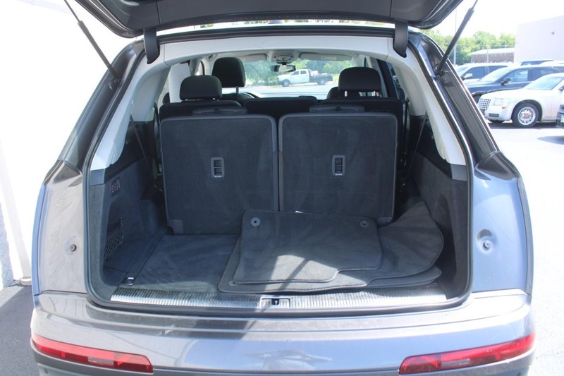 Audi Q7 Vehicle Full-screen Gallery Image 06