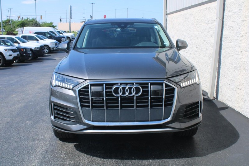 Audi Q7 Vehicle Full-screen Gallery Image 08