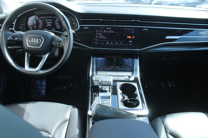 Audi Q7 Vehicle Full-screen Gallery Image 11