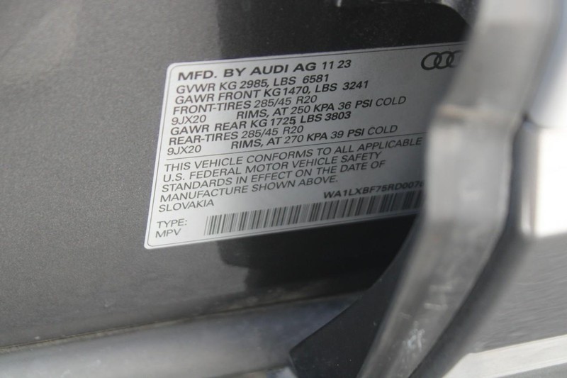 Audi Q7 Vehicle Full-screen Gallery Image 17