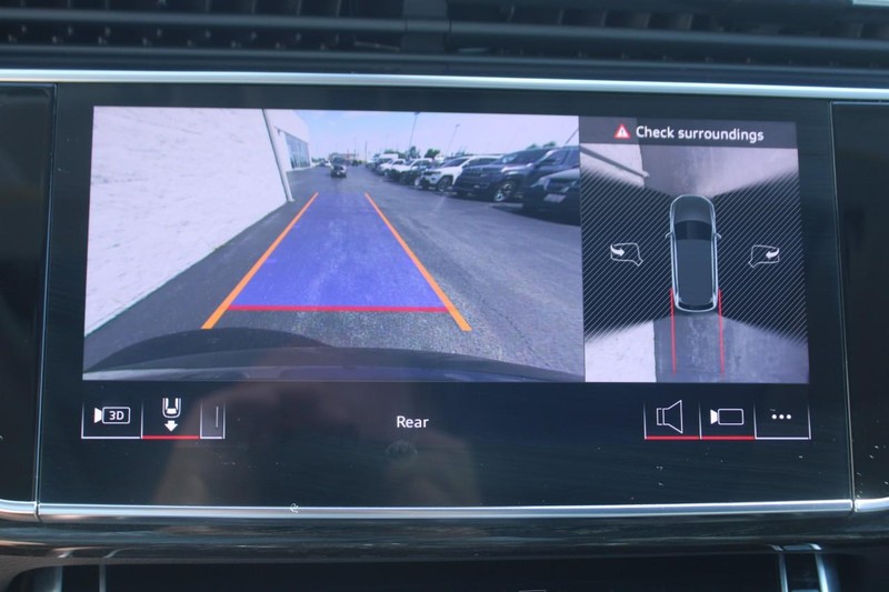 Audi Q7 Vehicle Full-screen Gallery Image 21