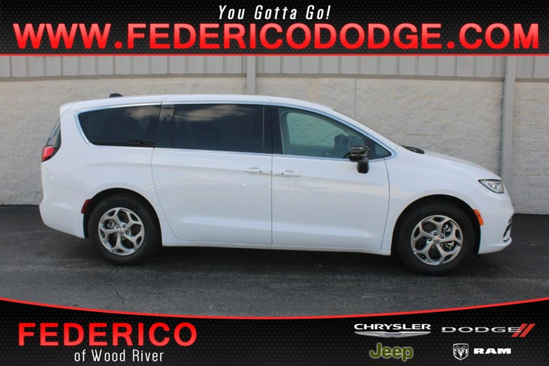 Chrysler Pacifica Vehicle Full-screen Gallery Image 01