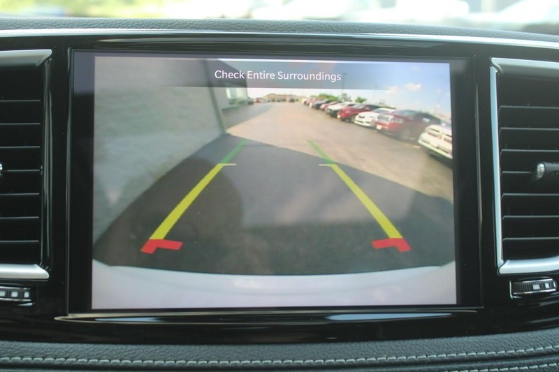 Chrysler Pacifica Vehicle Full-screen Gallery Image 17