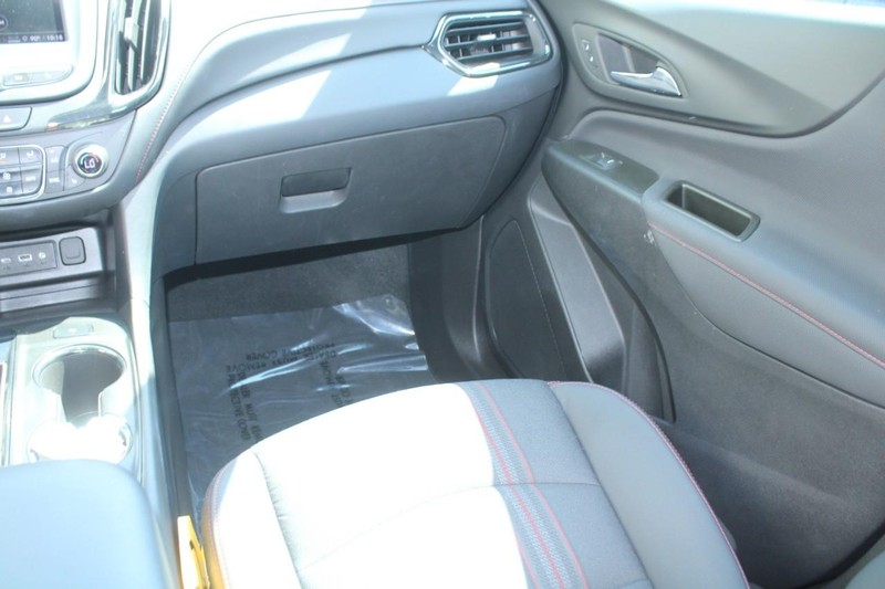 Chevrolet Equinox Vehicle Full-screen Gallery Image 13