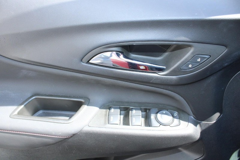 Chevrolet Equinox Vehicle Full-screen Gallery Image 14