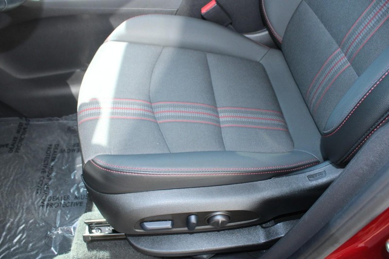 Chevrolet Equinox Vehicle Full-screen Gallery Image 15