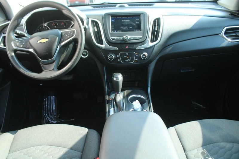 Chevrolet Equinox Vehicle Full-screen Gallery Image 10