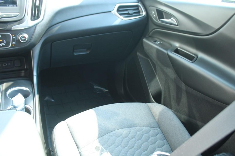 Chevrolet Equinox Vehicle Full-screen Gallery Image 13