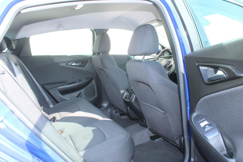 Chevrolet Malibu Vehicle Full-screen Gallery Image 09