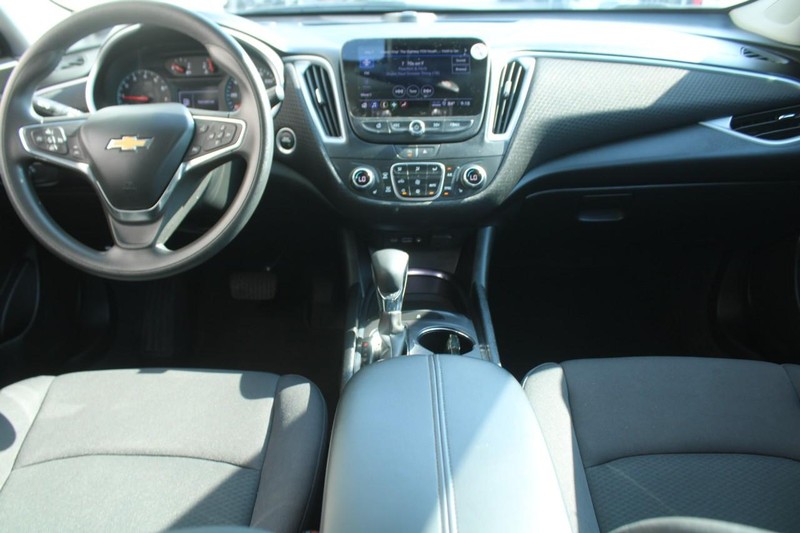 Chevrolet Malibu Vehicle Full-screen Gallery Image 10