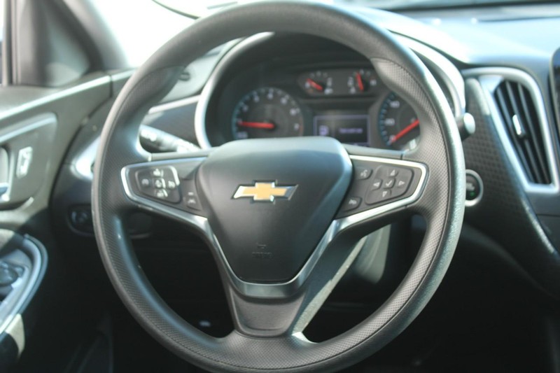 Chevrolet Malibu Vehicle Full-screen Gallery Image 11