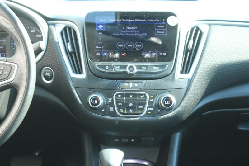 Chevrolet Malibu Vehicle Full-screen Gallery Image 12