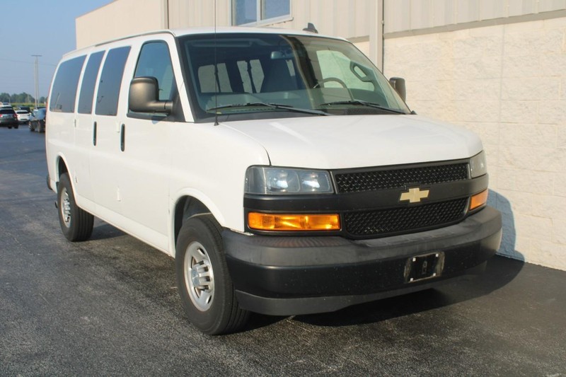 Chevrolet Express Passenger Vehicle Full-screen Gallery Image 02