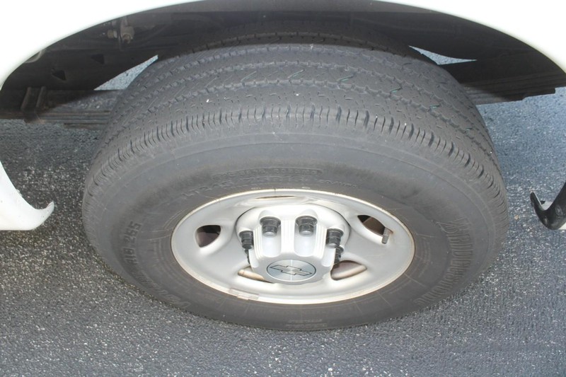 Chevrolet Express Passenger Vehicle Full-screen Gallery Image 07